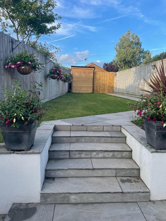 17 Eastgate Villa Cowbridge Exterior photo